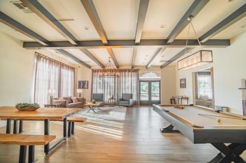 Riviera Oaks Resort - 로비