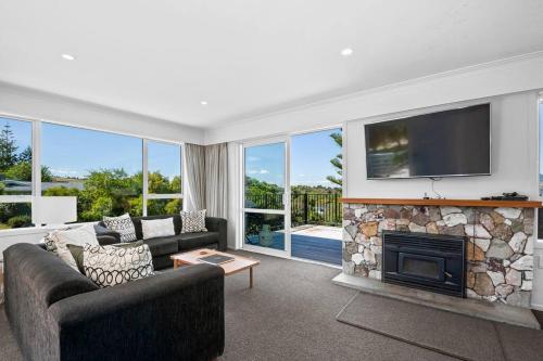 บริการและสิ่งอำนวยความสะดวก, Te Moenga Treasure - Acacia Bay in อ่าวอาคาเซีย