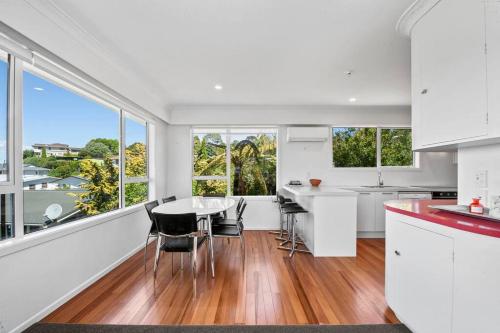 บริการและสิ่งอำนวยความสะดวก, Te Moenga Treasure - Acacia Bay in อ่าวอาคาเซีย