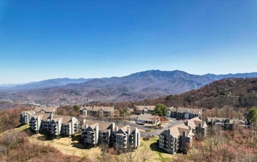 NEW- Lovely 2-Bdr2Bath Gatlinburg Condo by Pool - main image