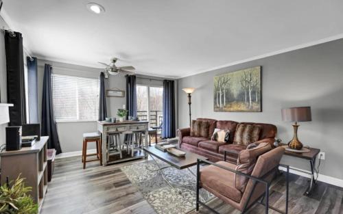 NEW- Lovely 2-Bdr2Bath Gatlinburg Condo with resort indoor pool hot tub Wi-fi, great location in Gatlinburg, USA