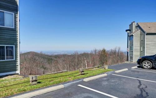 NEW- Lovely 2-Bdr2Bath Gatlinburg Condo by Pool - image 3