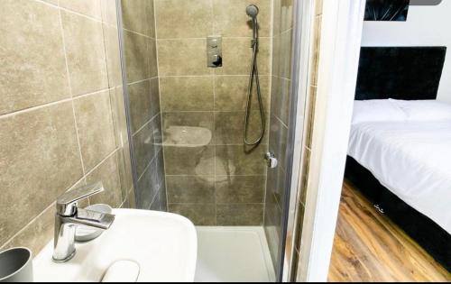 Fenners Hotel - image 14