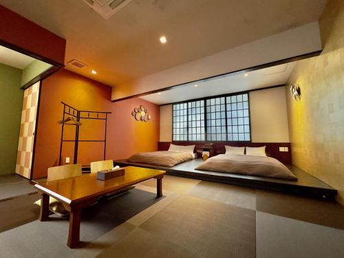 2 double beds, 3 futon beds