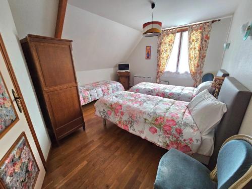 3 twin beds