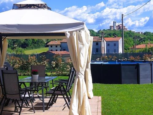 Casina di Andrea with above ground pool, Capannori