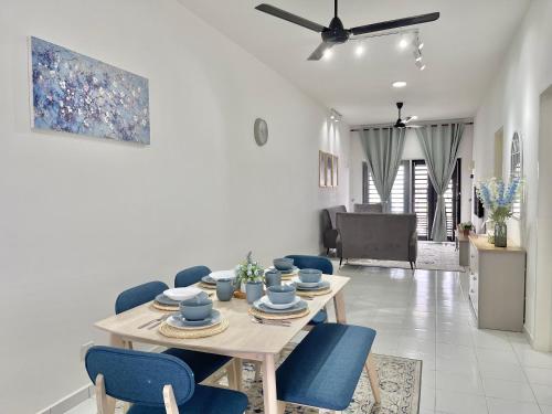 Homestay Gambang Modern vintage @OZZY Guesthouse in Gambang