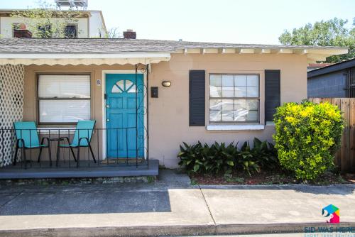 Historic Affordable Duplex For 2 - 3 Guests