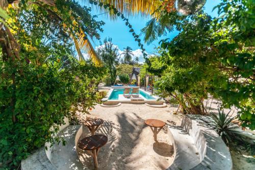 B4 Beach Club and Hotel – Paje