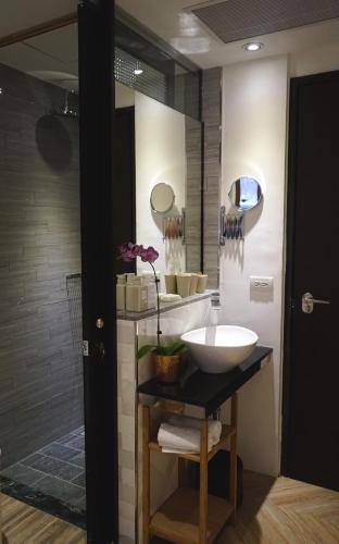 Bunk Bed Room with Private Bathroom image 4
