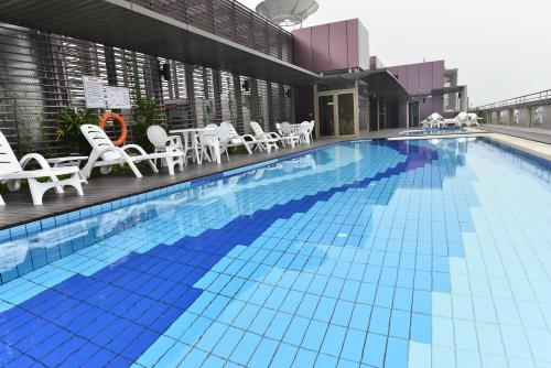 Swimming pool, Hotel Grand Central in Orchard