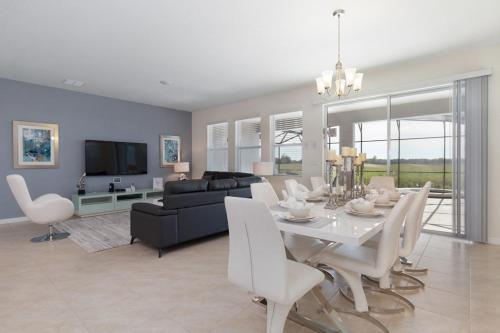 Last Minute Disney Getaway! Private Pool, Hot Tub & Games Room. Book Now! #29300 in Davenport, USA