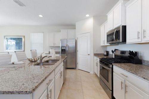 Last Minute Disney Getaway! Private Pool, Hot Tub & Games Room. Book Now! #29300 in Davenport, USA