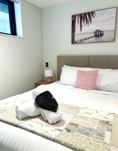Feel at Home with Aircon, Pool, Gym, WiFi, Окленд (фото 7)