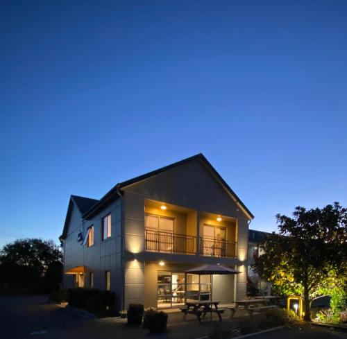 Exterior view, Saxton Lodge Motel in Stoke