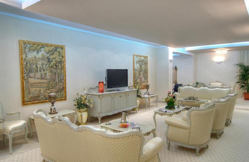 Presidential Suite image 4