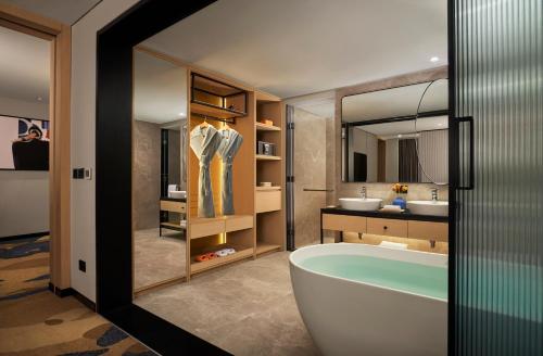 room detail thumbnail 2