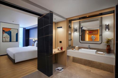 room detail thumbnail 1