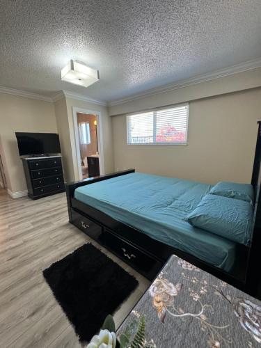 Private room with private washroom- Cambie Palace in Richmond, Canada