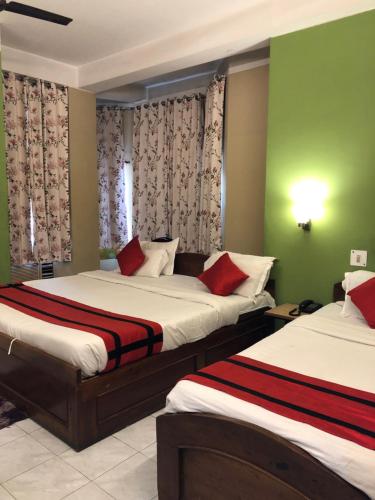 HOTEL BREEZE NEW JALPAIGURI in Bharat Nagar