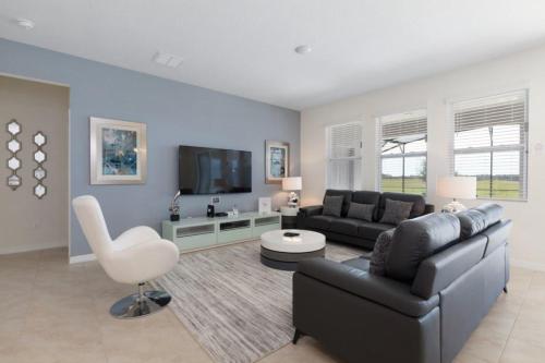 Last Minute Disney Getaway! Private Pool, Hot Tub & Games Room. Book Now! #29300 in Davenport, USA