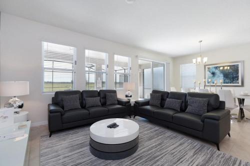 Last Minute Disney Getaway! Private Pool, Hot Tub & Games Room. Book Now! #29300 in Davenport, USA