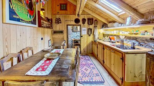 Cocina, Ca' Scocc, antica casa di montagna in Valsesia in Belgirate
