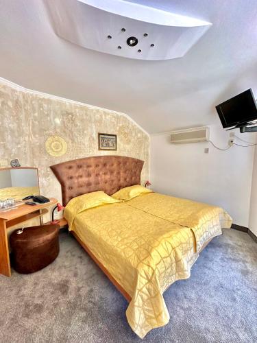 Large Twin Room image 5