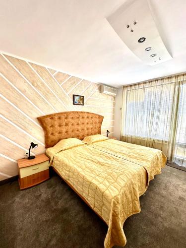 Large Twin Room image 7