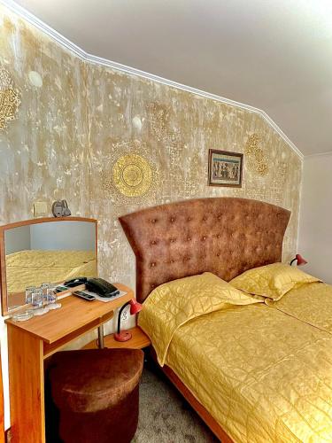Large Twin Room image 1