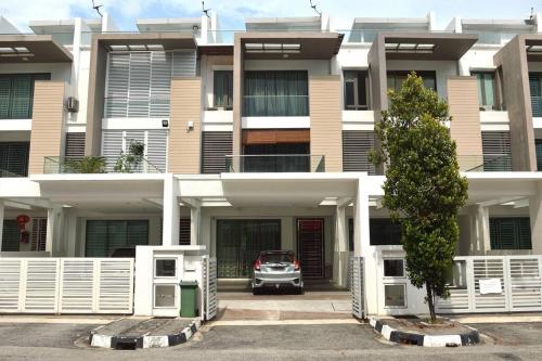 5BR 3Storey Cozy Gelugor Homestay 15pax