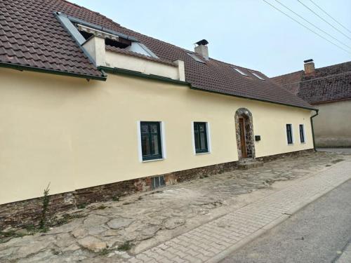 Chalupa v obci Radenín (Chalupa v obci Radenin) in Dlouhá Lhota (South Bohemian)