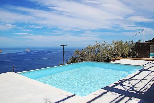 Hillside Villa over Lemonodasos - Βλυχός