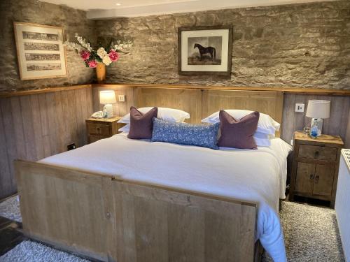 Old Downton Lodge - image 7