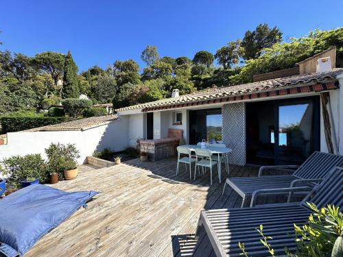 Mazet Cézar, climatisé pour 4 personnes, avec piscine collective à La Londe-Les-Maures - Location, gîte - La Londe-les-Maures