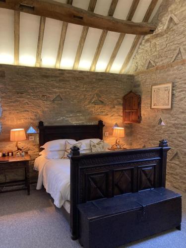 Old Downton Lodge - image 2