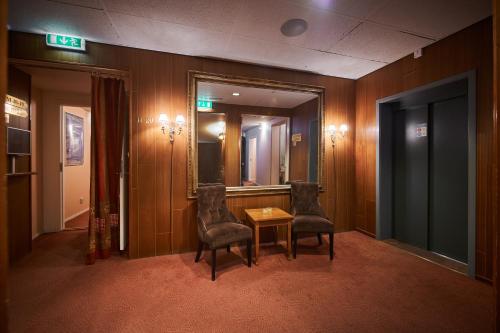 ล็อบบี้, Hotell Lacko in ลีดเชอพิงก์