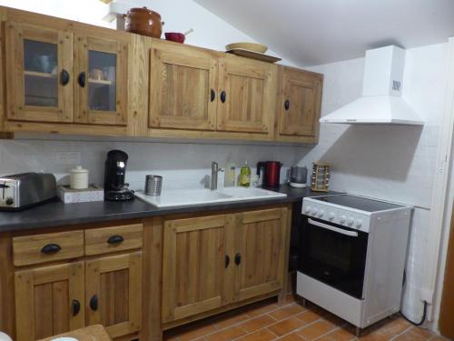 ห้องครัว, Le Murmure des Cèdres - Gîte en Cévennes (Le Murmure des Cedres - Gite en Cevennes) in แซ็ง-ต็องเดร-เดอ-มาฌองกูล