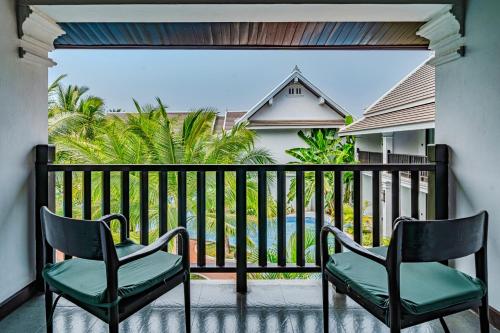 Deluxe Double Room with Balcony image 7