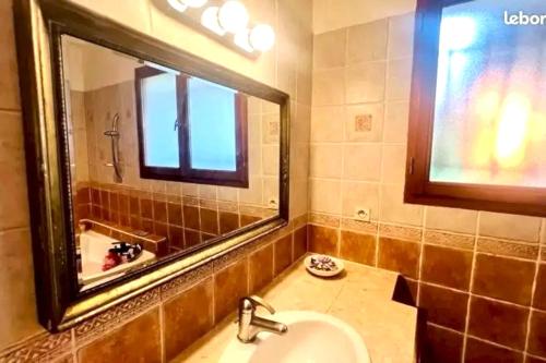 Fürdőszoba, Villa élégante à La Teste-de-Buch avec piscine privée (Villa elegante a La Teste-de-Buch avec piscine privee) in La Teste-De-Buch