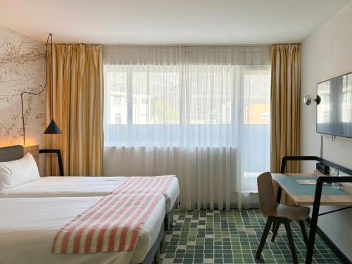 2 twin beds