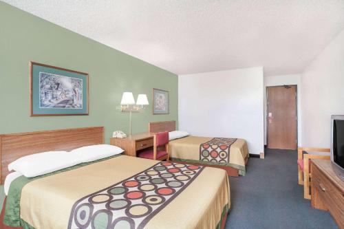 Super 8 by Wyndham Queensbury Glens Falls