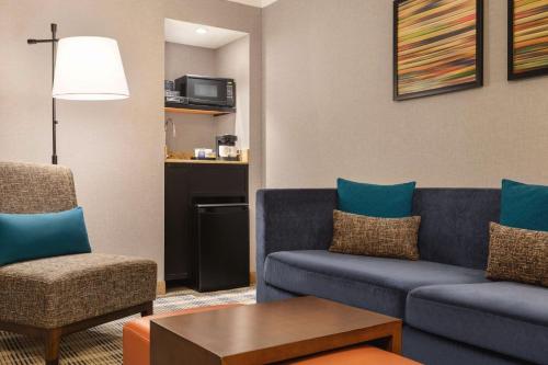 Embassy Suites Kansas City - Overland Park - image 12