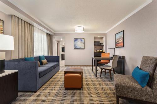 Embassy Suites Kansas City - Overland Park - image 6