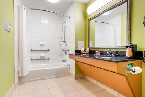 Econo Lodge Moss Point - Pascagoula - image 13