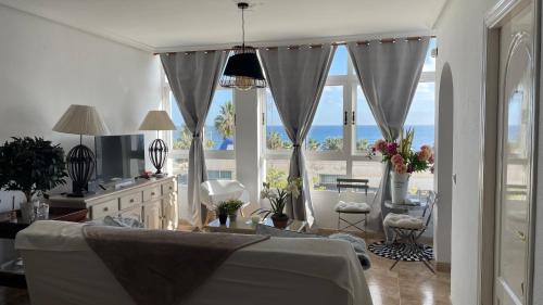 Precioso apartamento con vista al mar.