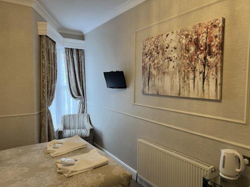 Tanes Hotel - image 3