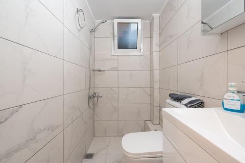 Metaxourgio 1st Floor - image 11