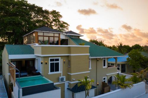 . Fuvahmulah Central Hotel