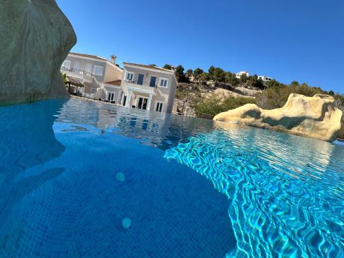 Cala-azul Y Jacuzzi - España